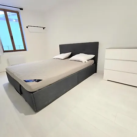 35m2 1chambre Avec Salon Ou 2chambres Petit Salon - Centre Historique *